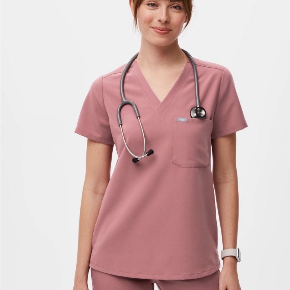 Figs Women's Mauve scrub set. NWT.